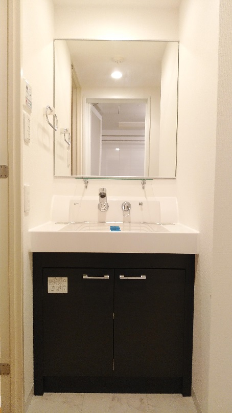 プライムアーバン中野上高田304号室 ※同タイプ303号室（間取り反転）撮影