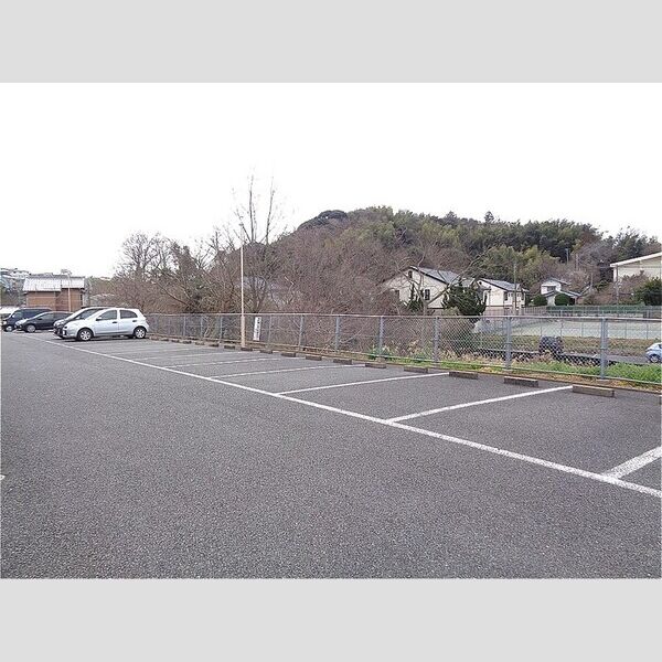 コモード　A203号室 駐車場