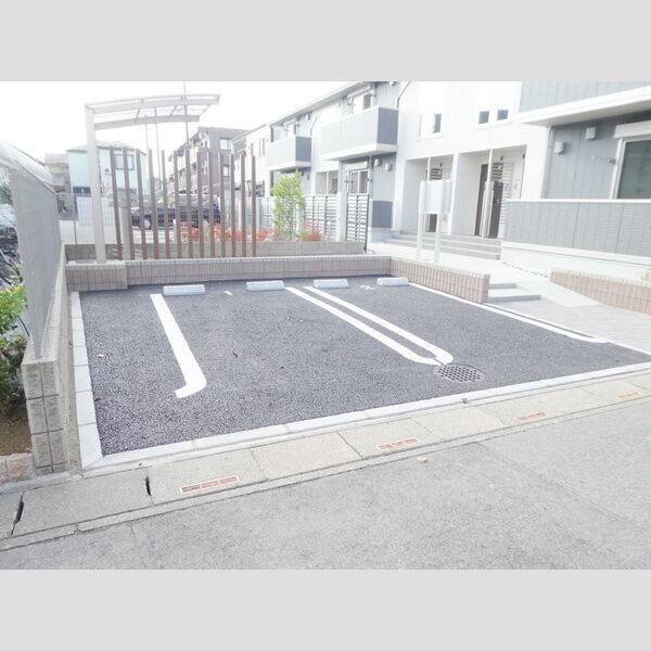 オルソ南鳩ヶ谷103号室 駐車場