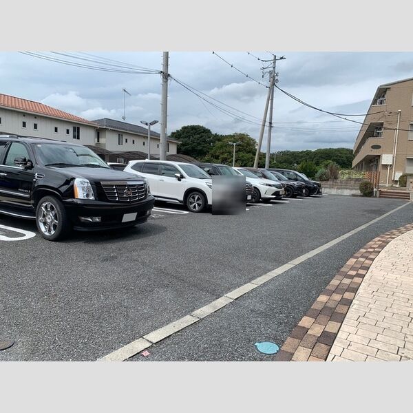 グランソーレⅡ 駐車場