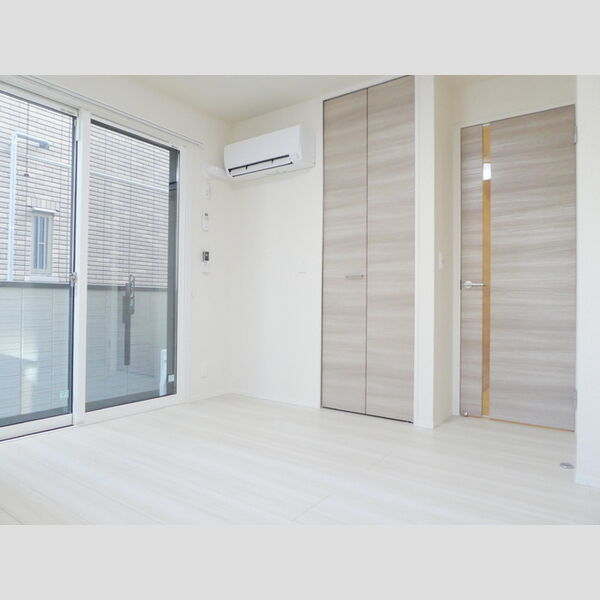 エストリヴィエール東川口 洋室