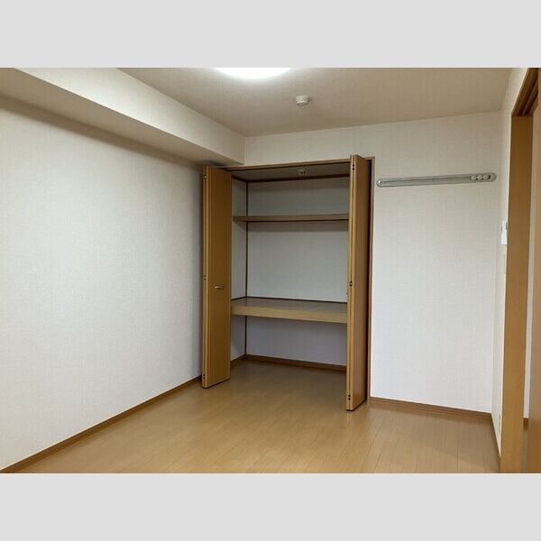 ルミエールC302号室 洋室