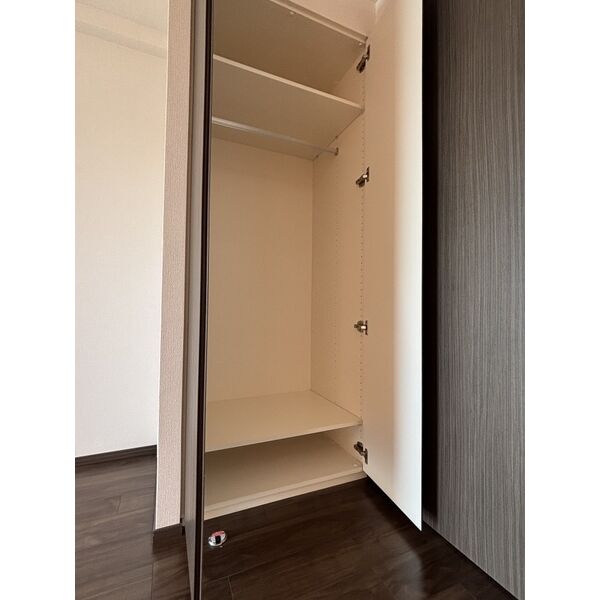 スプランディッド南千住702号室 収納