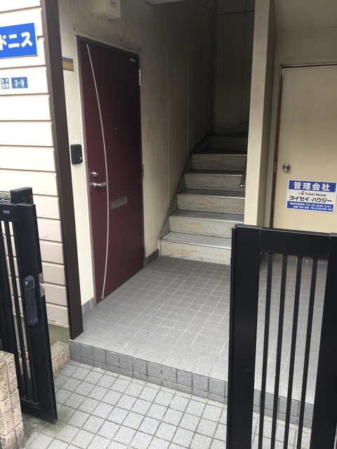 アドニス0102号室 エントランス