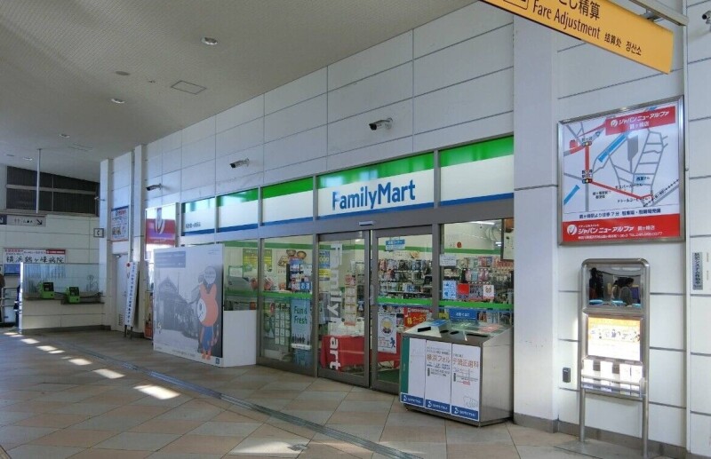 ユーコート鶴ヶ峰(E-195)3階 ファミリーマート相鉄鶴ヶ峰駅店