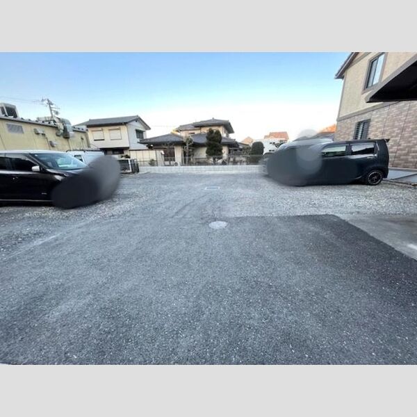 アバンサール 駐車場