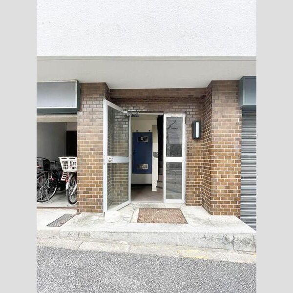 第二吉岡ビル エントランス