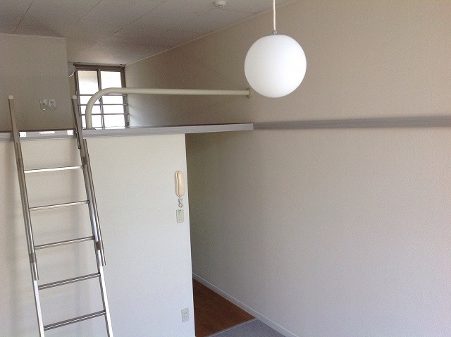 レオパレスエミール戸田Ａ 玄関