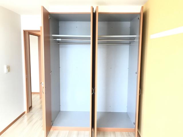 パークサイドヒルズ LDK側洋室クローゼット