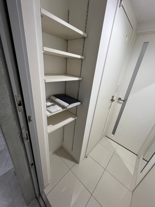 CREAL三軒茶屋2階 下足入れ