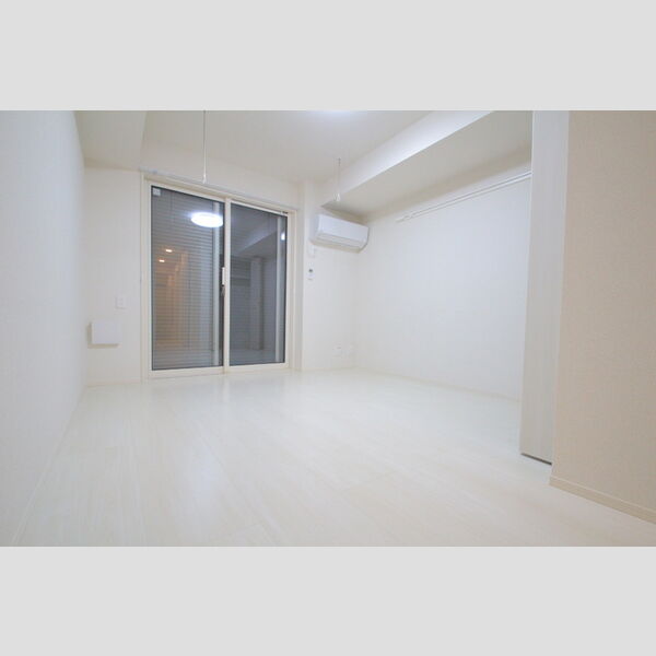 ルピナスA ホワイトで統一された綺麗な洋室