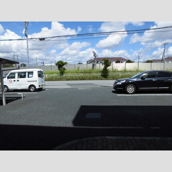 サンラルゴ 駐車場