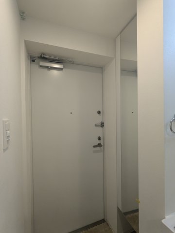 エルファーロ三軒茶屋Ⅱ0202号室 玄関