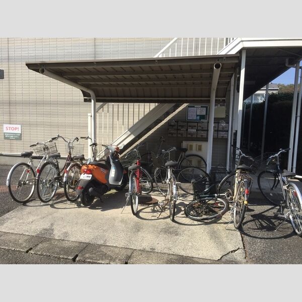 エンドレス106号室 屋根付き駐輪場