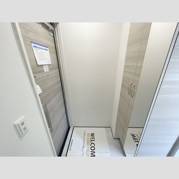 D-ROOM八幡町205号室 玄関