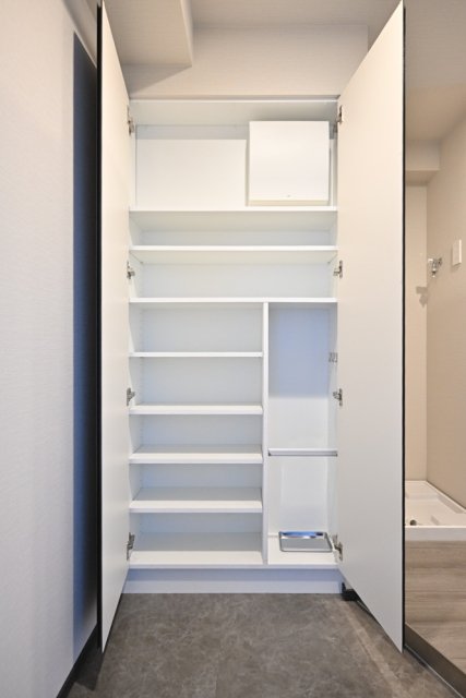 ＧＲＡＮＳＩＴＥ　ＮＡＫＡＭＥＧＵＲＯ11階 靴入