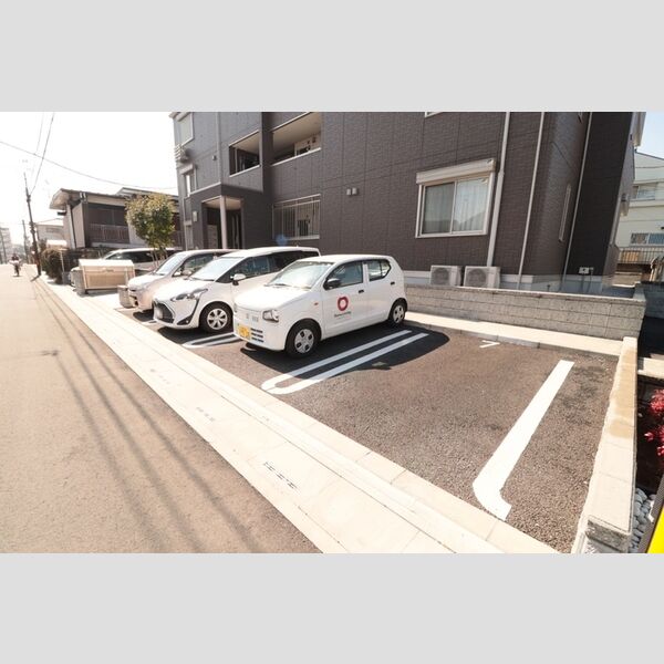 ボヌール四季　Ⅶ302号室 駐車場