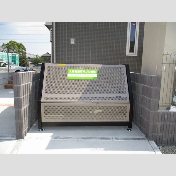 サニーフラット102号室 敷地内集積所