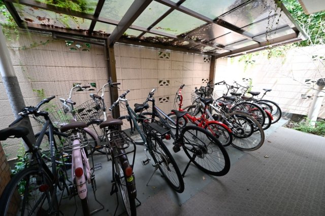 ライオンズマンシヨン恵比寿4階 駐輪場