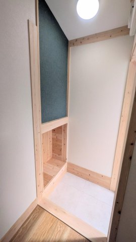 鷺宮テラス201号室 来訪者から角度的に部屋が見られる範囲が限られます。