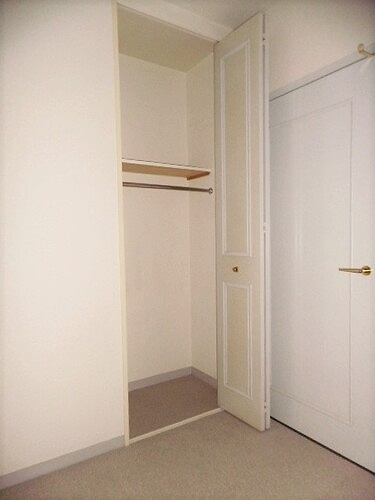 ライオンズヒルズ松戸 クローゼット（洋室約6.0畳）※前回募集時2017年5月撮影