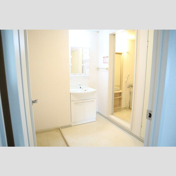 ヴァンベール東川口　Ⅰ/Ⅱ/ⅢⅢ301号室 洗面室