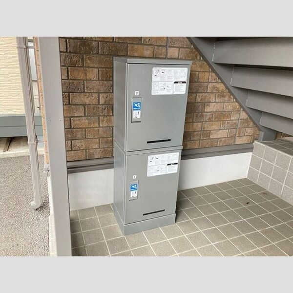 ラ・クレール 宅配ボックス