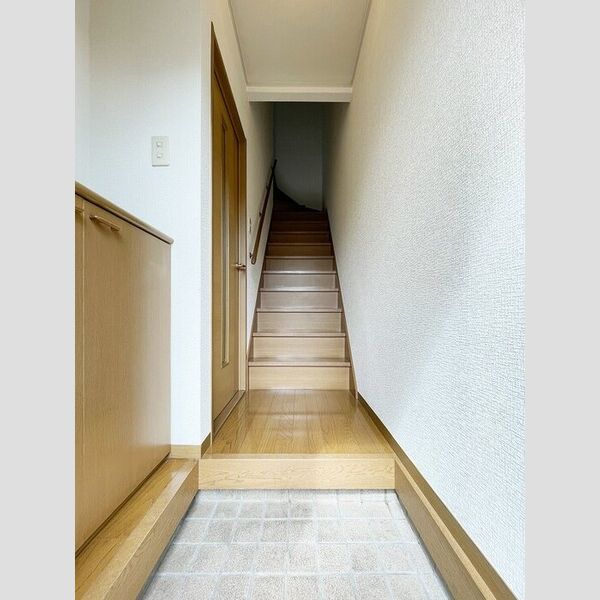 ラ・プレジオ103号室 玄関