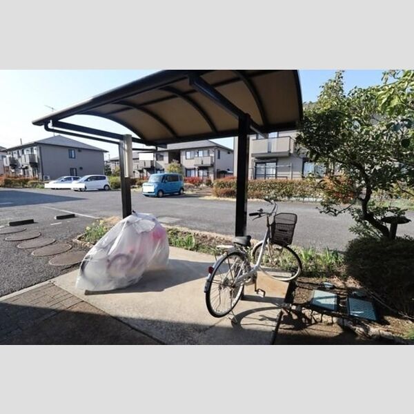 サンライズ　F102号室 駐輪場