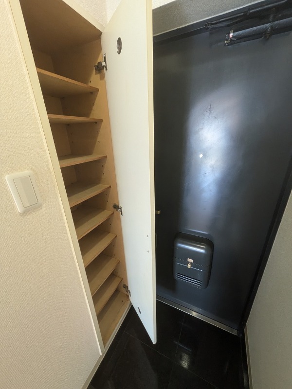 ローズマンションＡ－２８(A-028)3階 玄関