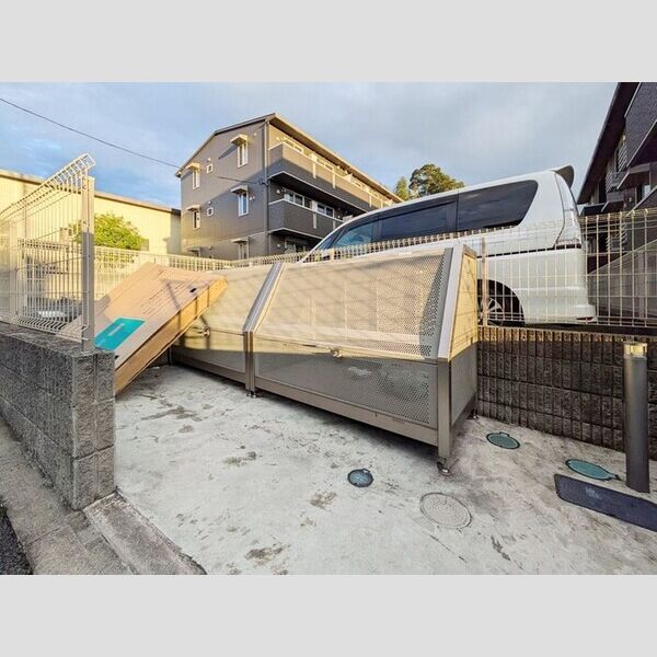 ヒラリバー103号室 ゴミ置き場