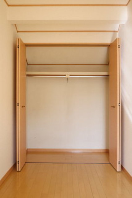 ソレーユ弦巻 収納