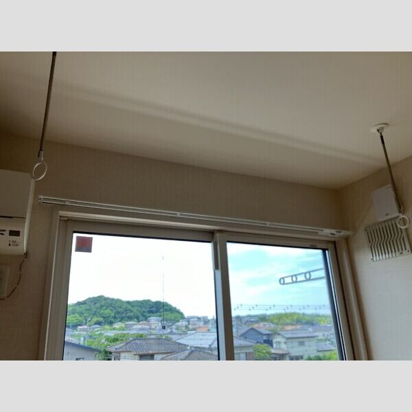 ジュネ　きさら津303号室 物干し金物