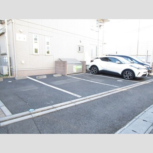 ピノラソ102号室 駐車場