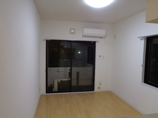 ローズガーデン５番館(A-013) リビング