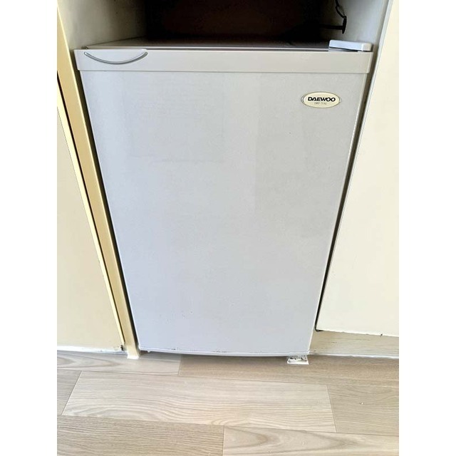 ジュネパレス松戸第524号 キッチンのミニ冷蔵庫です。