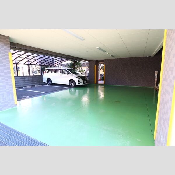 レジェンドアビタシオン207号室 駐車場