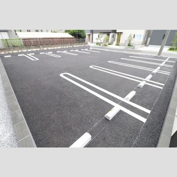 エクレール 駐車場