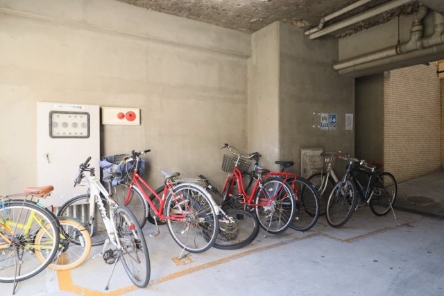 エヴェナール二子新地9階 駐輪場