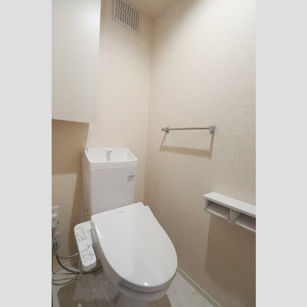 シェーンブルーメ横浜303号室 トイレ