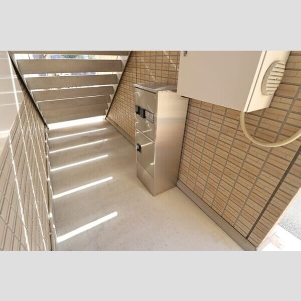 メルベーユ　C102号室 ホール　宅配ボックス完備