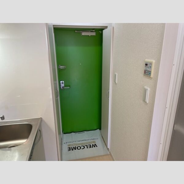 ラグーン舞浜e4号室 玄関