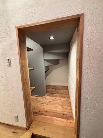 平塚カフェ風ヴィンテージHOUSE４ 玄関横のシューズインクローゼットで色んなもの収納できます