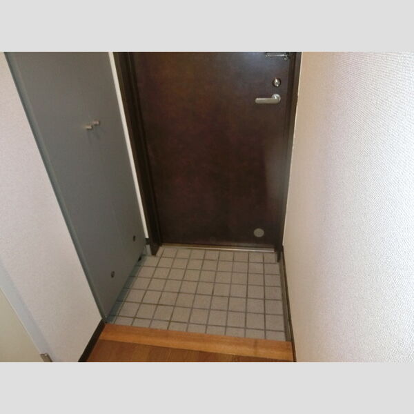 オーシャンビュー弐番館303号室 玄関