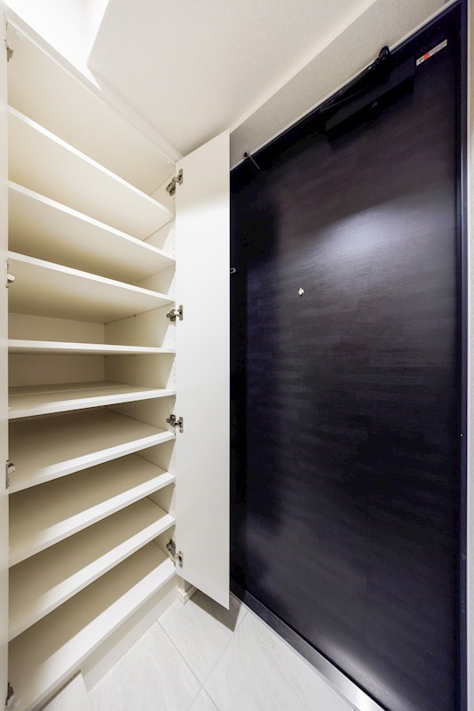 ドゥーエ西馬込Ⅱ2階 収納