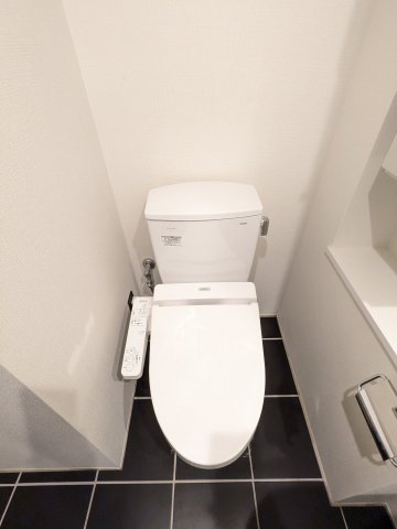 アレーロ高円寺104号室 トイレ