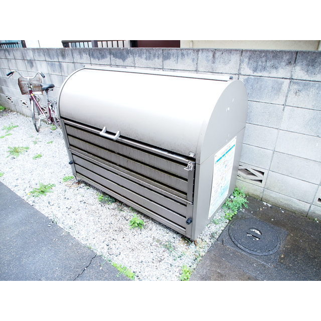 辺見コンパウンド203号室 敷地内ごみ置き場
