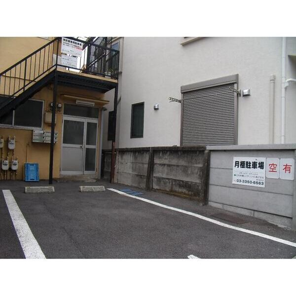 中根ハウス 駐車場