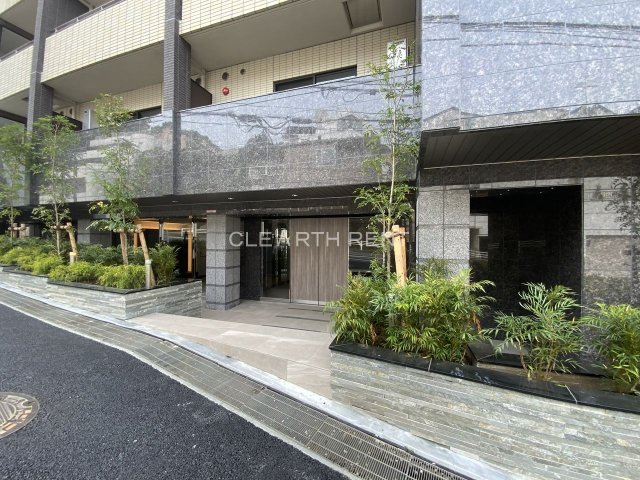 コンシェリア横濱元町 ＴＨＥ ＲＥＳＩＤＥＮＣＥ3階 重厚な質感が生み出す品格あるエントランス