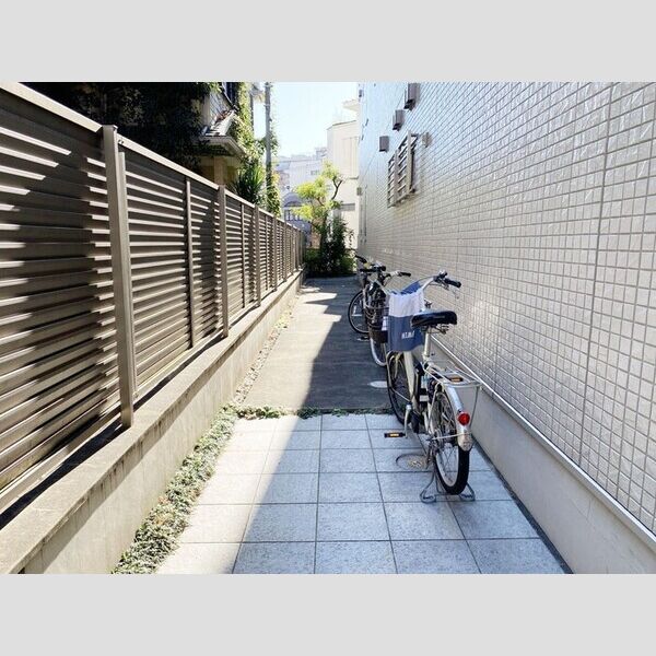 D-room HIROO 駐輪場